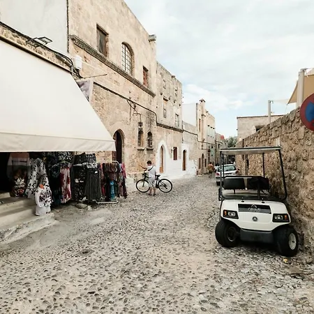 Old Town Diamond Daire *