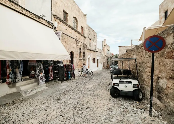 Old Town Diamond Daire *